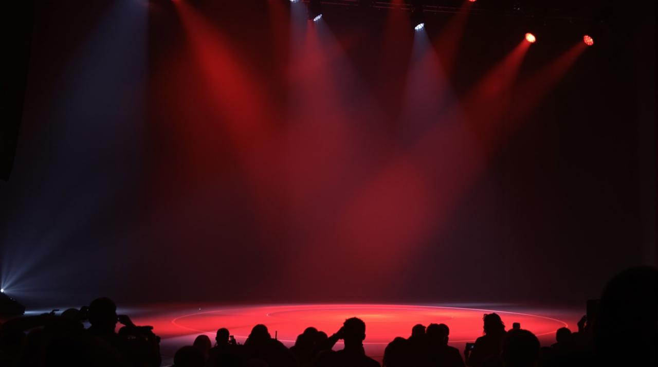 震惊！知名女演员疑似整容失败，素颜照流出引发轩然大波